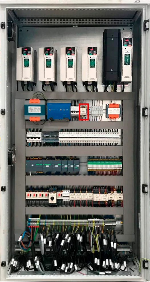 Cuadro eléctrico completo en planta fotovoltaica